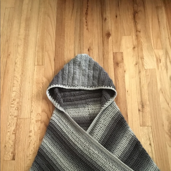 Handmade crocheted wrap - Picture 3 of 6